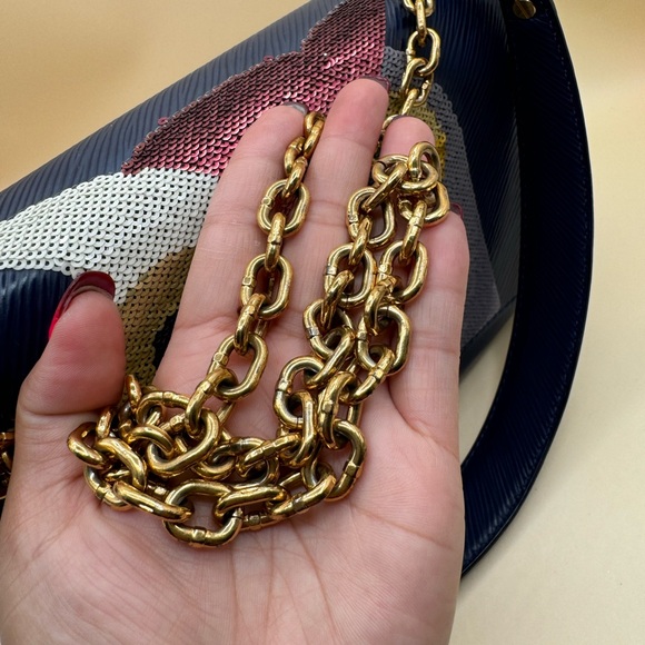 Louis Vuitton MM Owl Twist Bag - Picture 9 of 9